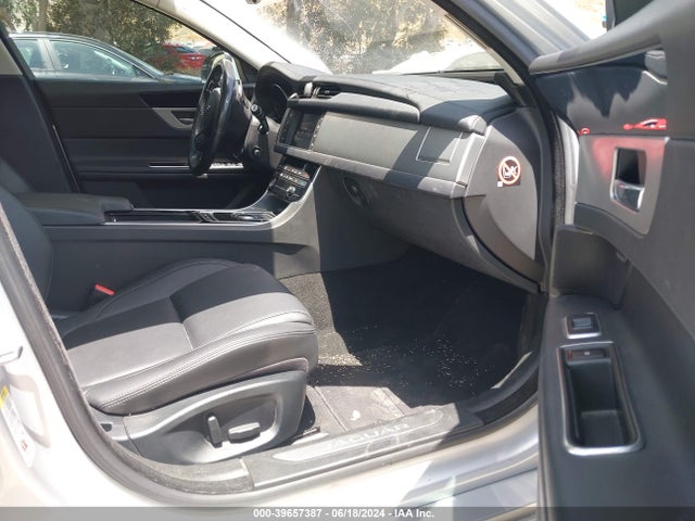 2018 JAGUAR XF SAJBD4FX0JCY56473 Photo 4