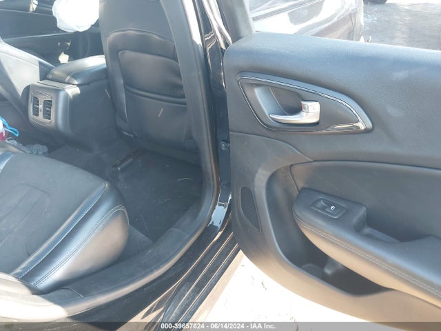 1C3CCCBG6FN573033 Chrysler 200 S
