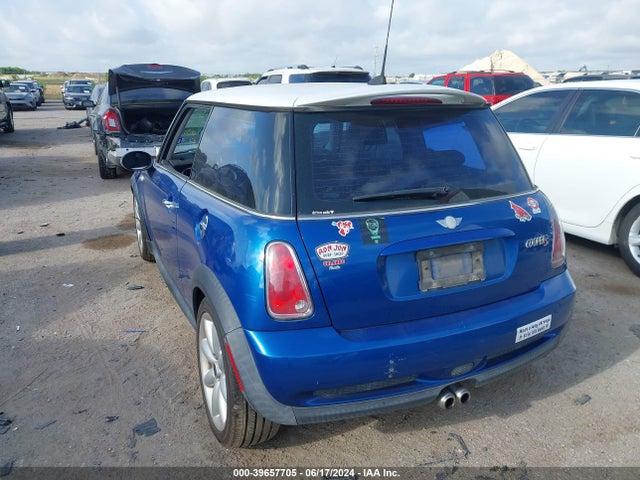 2006 MINI COOPER S WMWRE33566TL20557 Photo 2