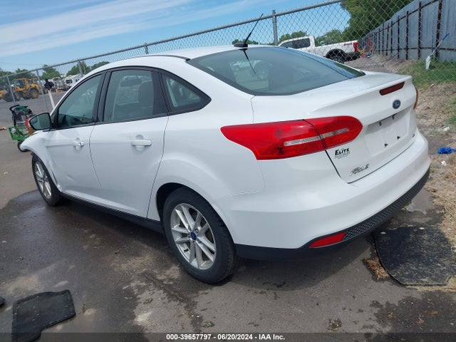 Ford FOCUS SE 2018 1FADP3F26JL272453 Image 3