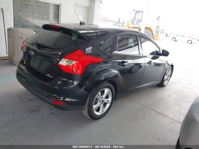 Ford FOCUS SE 2014 1FADP3K28EL121660 Image 4