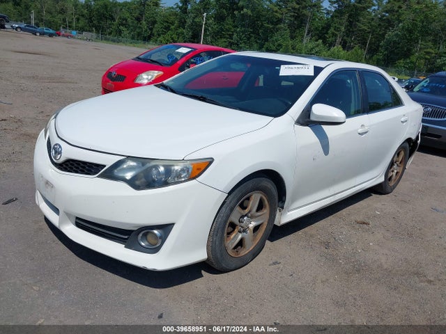 4T1BF1FK2EU371629 Toyota CAMRY SE