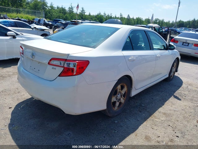 4T1BF1FK2EU371629 Toyota CAMRY SE