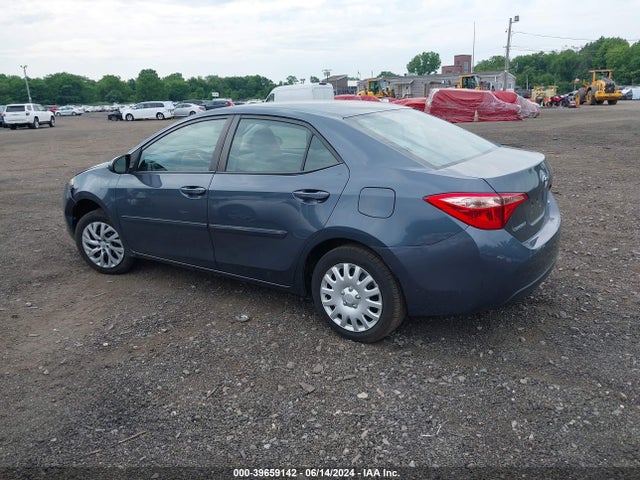 Toyota COROLLA LE 2018 2T1BURHEXJC029594 Image 3