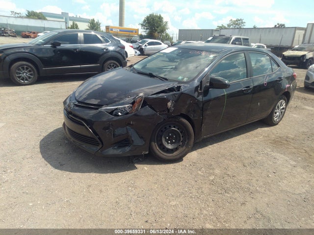 Toyota COROLLA LE 2018 2T1BURHE7JC059832 Image 2