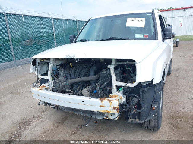 1C4NJPFA4GD719749 Jeep Patriot Latitude