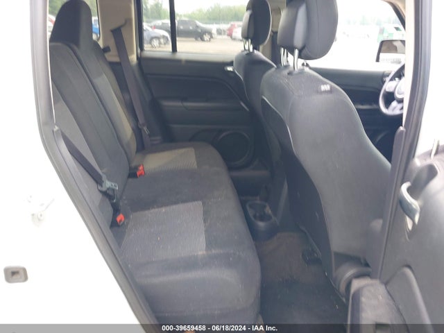 1C4NJPFA4GD719749 Jeep Patriot Latitude