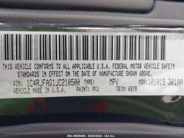 1C4RJFAG1JC210500 Jeep Grand Cherokee Laredo E 4x4