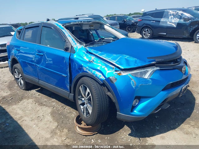 Toyota Rav4 Xle 2017 JTMRFREV8HD203656 Image 1