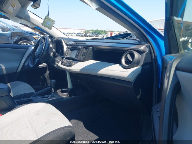 Toyota Rav4 Xle 2017 JTMRFREV8HD203656 Image 5