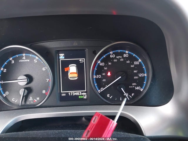 Toyota Rav4 Xle 2018 JTMWFREV5JJ738664 Image 16