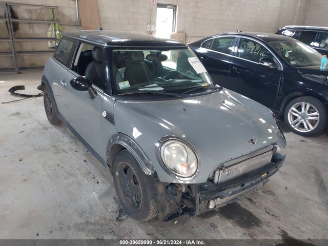 2010 MINI COOPER WMWMF3C55ATZ63353 Photo 0