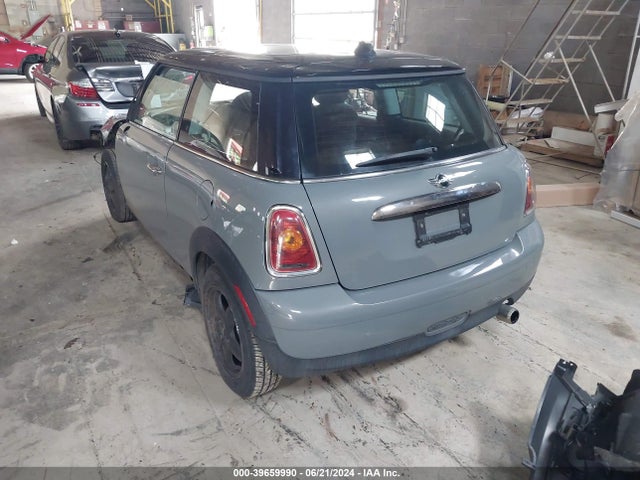 2010 MINI COOPER WMWMF3C55ATZ63353 Photo 2