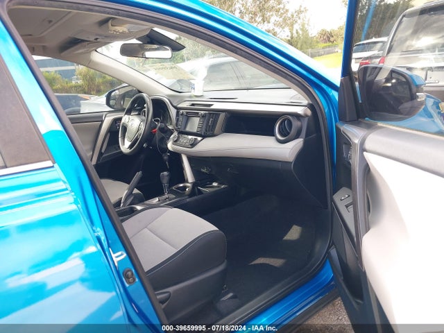 Toyota Rav4 Xle 2017 JTMWFREV1HJ104164 Image 5