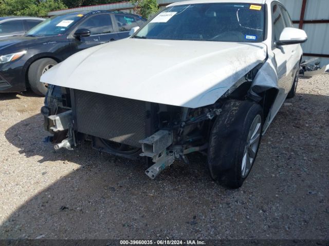 WBA8E1G34HNU15876 BMW 320i