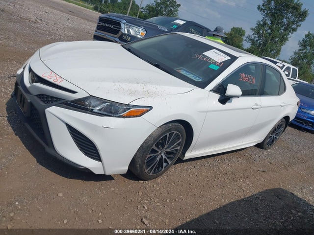 Toyota CAMRY SE 2018 4T1B11HK3JU596955 Image 2