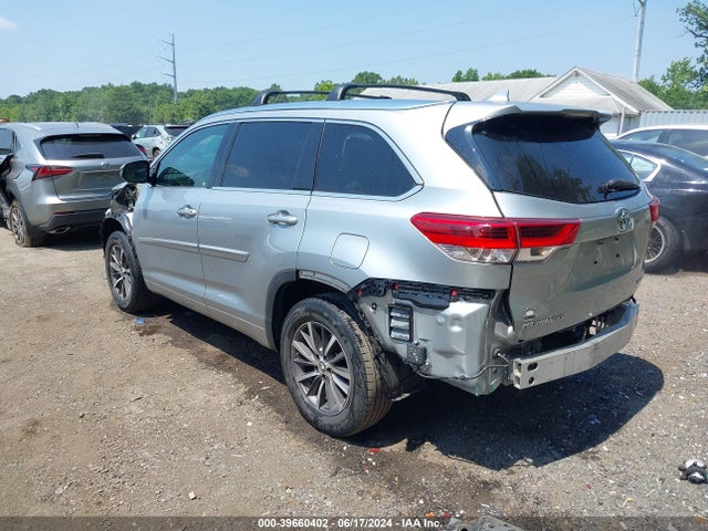 Toyota Highlander Xle 2018 5TDJZRFH9JS538318 Image 3