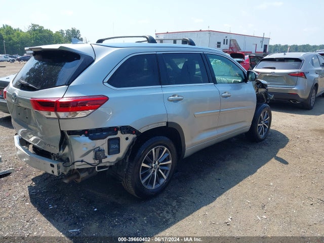 Toyota Highlander Xle 2018 5TDJZRFH9JS538318 Image 4