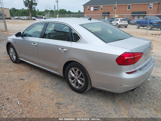 1VWAT7A33GC023985 Volkswagen Passat 1.8t S