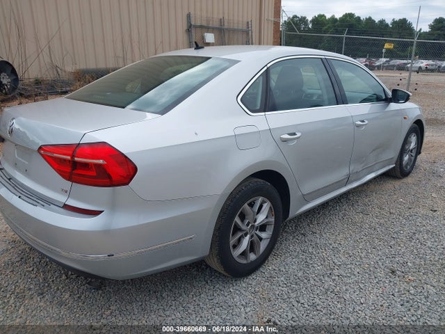 1VWAT7A33GC023985 Volkswagen Passat 1.8t S