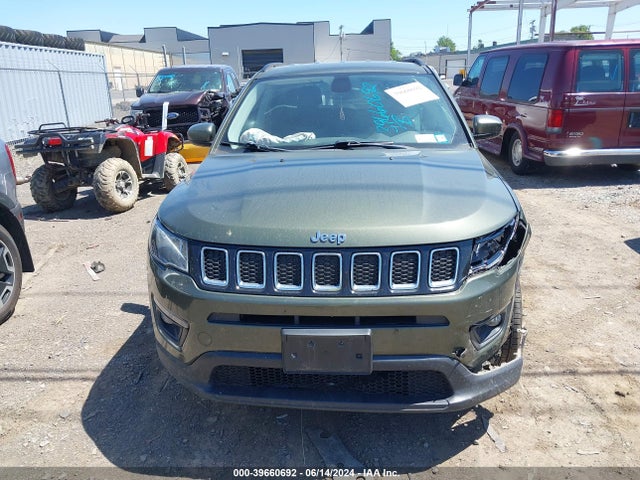 3C4NJDBB3JT137866 Jeep Compass Latitude 4x4