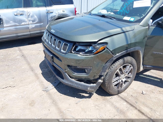 3C4NJDBB3JT137866 Jeep Compass Latitude 4x4
