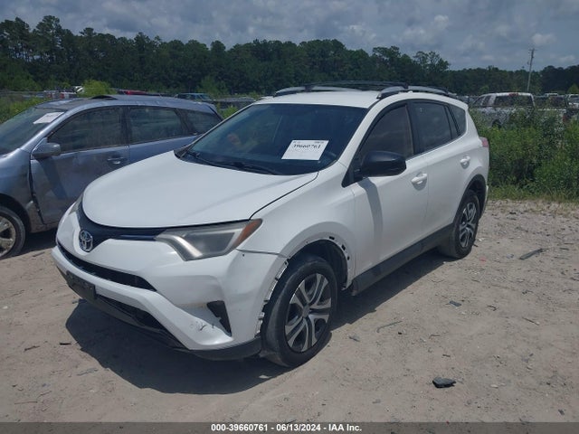 Toyota RAV4 LE 2016 JTMZFREV6GD082768 Image 2