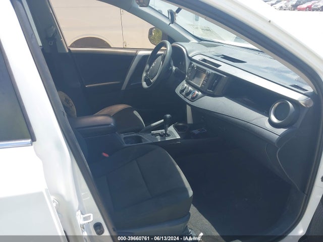 Toyota RAV4 LE 2016 JTMZFREV6GD082768 Image 5