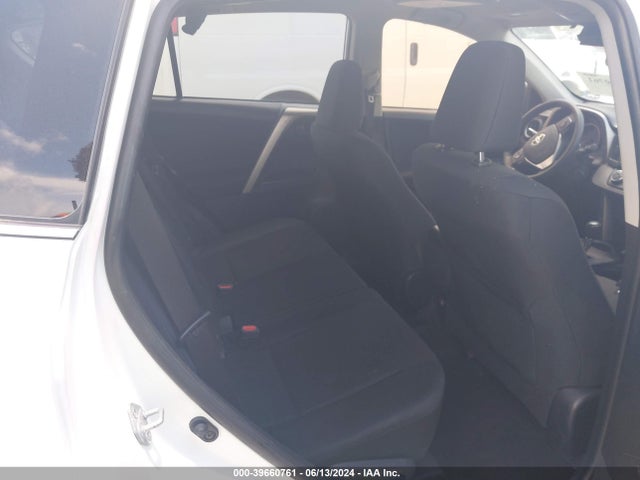 Toyota RAV4 LE 2016 JTMZFREV6GD082768 Image 8