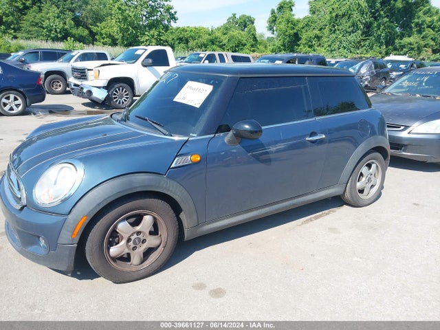 2010 MINI COOPER WMWMF3C54ATZ21630 Photo 1