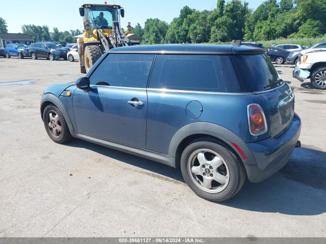 2010 MINI COOPER WMWMF3C54ATZ21630 Photo 2