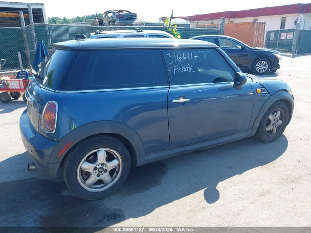 2010 MINI COOPER WMWMF3C54ATZ21630 Photo 3