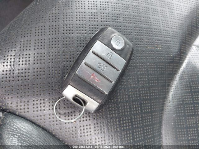 5XXGT4L3XLG440877 KIA Optima Se