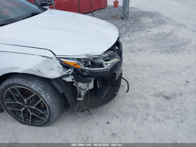 5XXGT4L3XLG440877 KIA Optima Se