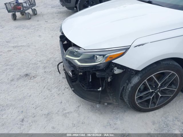 5XXGT4L3XLG440877 KIA Optima Se