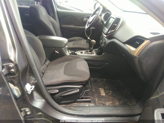 1C4PJMCS1FW774845 Jeep Cherokee Latitude Altitude