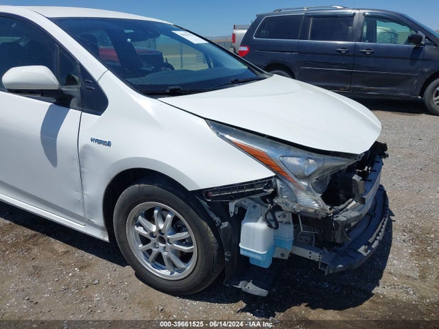 Toyota Prius Two 2017 JTDKBRFU4H3547333 Image 6