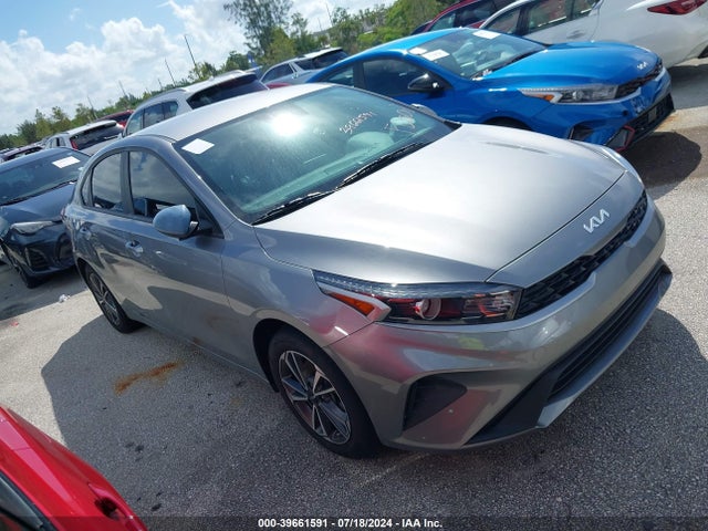 2023 3KPF24AD8PE581889 main image
