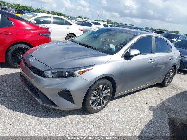 KIA Forte Lxs 2023 3KPF24AD8PE581889 Image 2