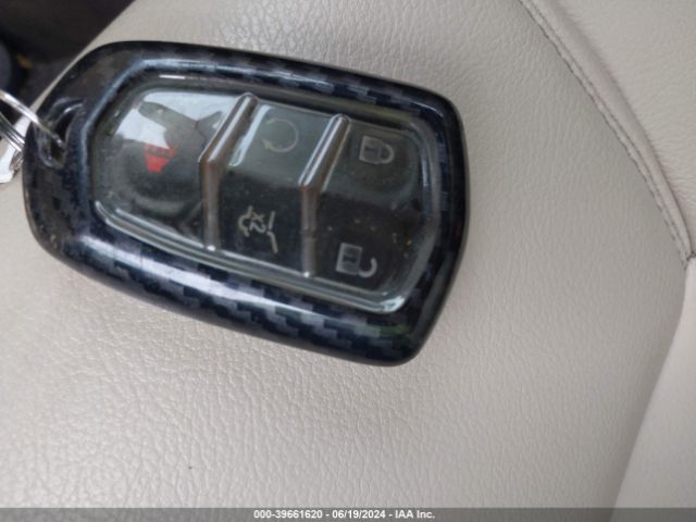 1GYKNBRSXJZ100706 Cadillac Xt5 Standard