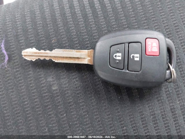 Toyota RAV4 LE 2018 JTMBFREV3JJ742033 Image 11