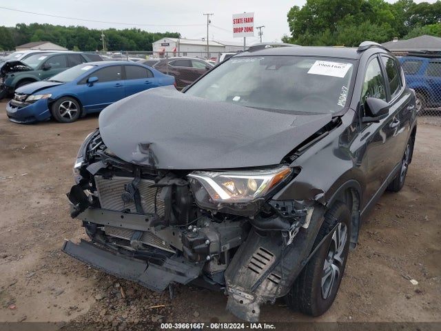 Toyota RAV4 LE 2018 JTMBFREV3JJ742033 Image 2