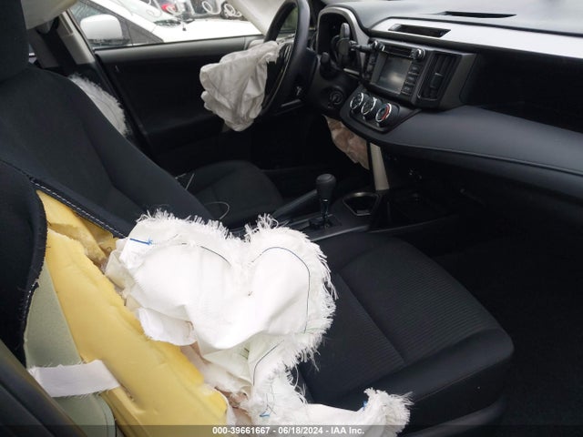 Toyota RAV4 LE 2018 JTMBFREV3JJ742033 Image 5