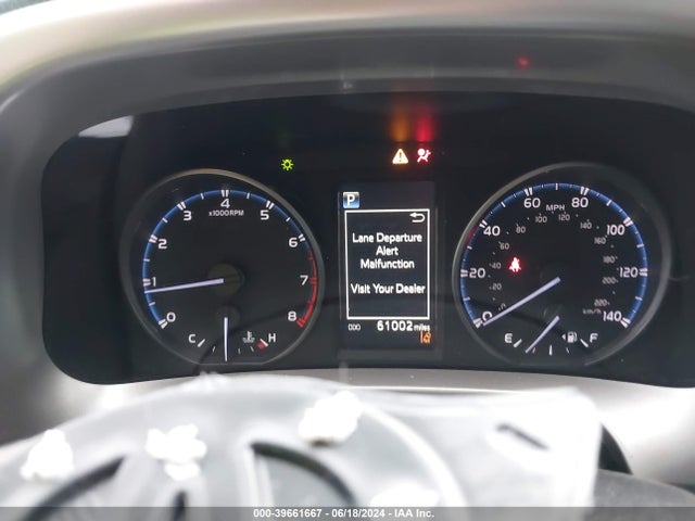 Toyota RAV4 LE 2018 JTMBFREV3JJ742033 Image 7