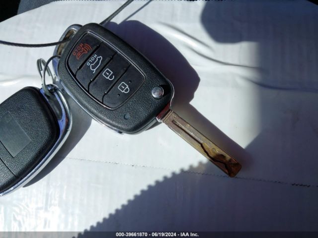 KM8J2CA43KU883276 Hyundai TUCSON SE