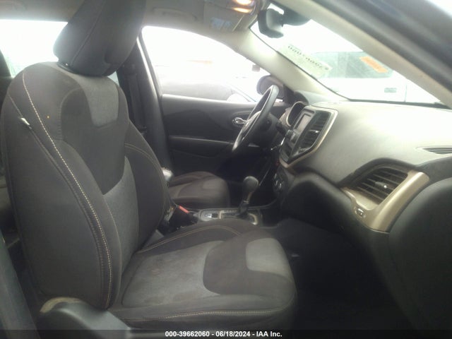 1C4PJLAB3FW590181 Jeep Cherokee Sport