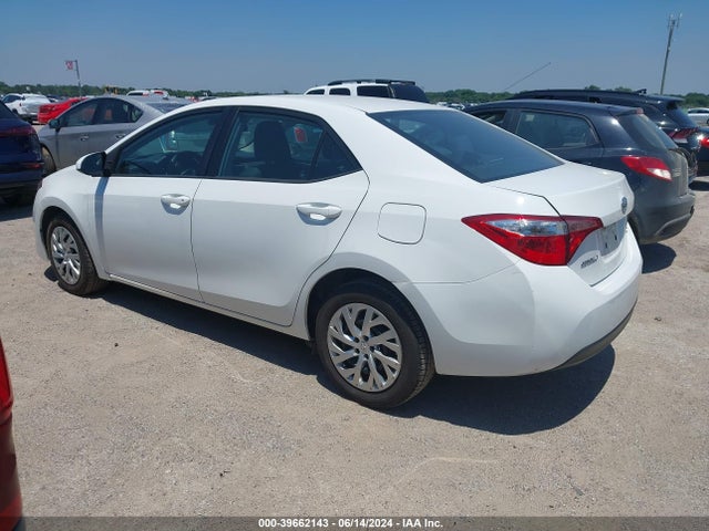 Toyota COROLLA LE 2018 5YFBURHE1JP840801 Image 3
