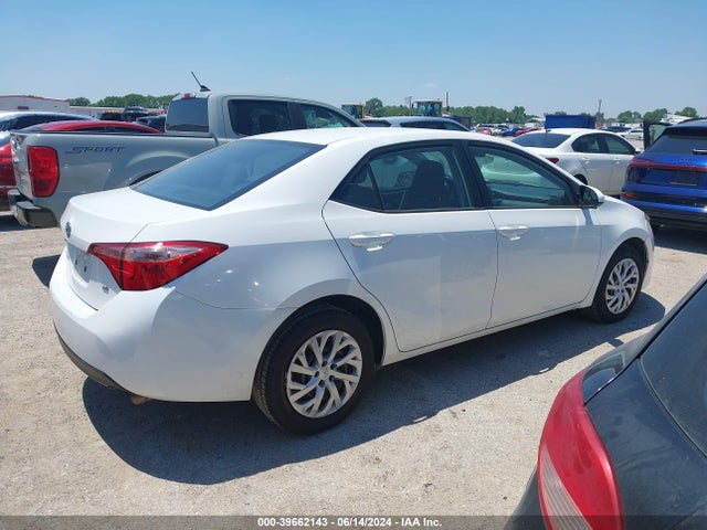 Toyota COROLLA LE 2018 5YFBURHE1JP840801 Image 4