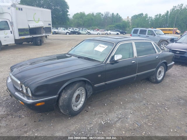 1998 JAGUAR XJ8 SAJKX6247WC818423 Photo 1