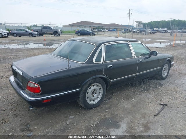 1998 JAGUAR XJ8 SAJKX6247WC818423 Photo 3